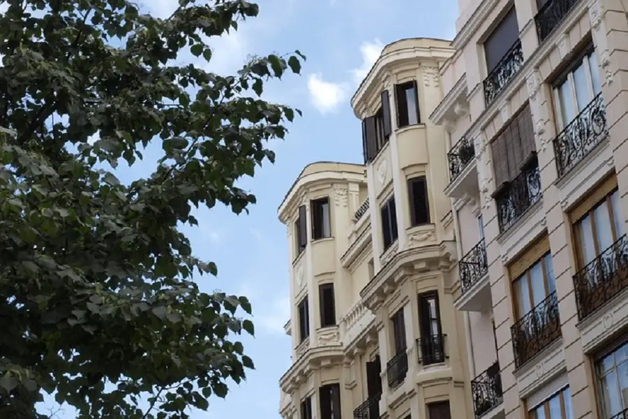 puerta comunidad de vecinos